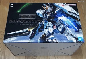 PG Unleashed Nu Gundam - 박스 외부 모습 가로x세로x높이가 37*59.5*38 cm 로서, HY2M을 제외한 건프라 중에선 최대 볼륨입니다. (3/6)